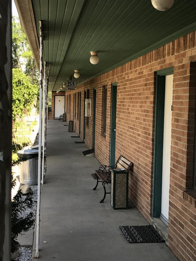 Pratt Evergreen Inn- Motel And Rv Park المظهر الخارجي الصورة