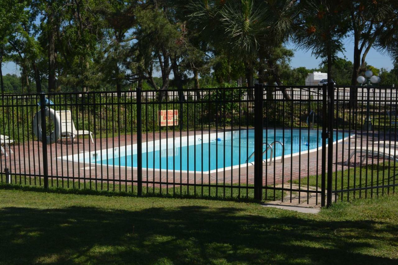 Pratt Evergreen Inn- Motel And Rv Park المظهر الخارجي الصورة
